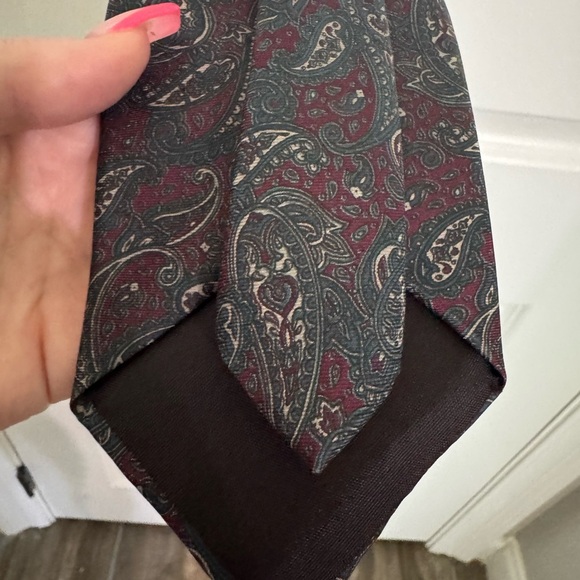 Vintage Wembley Paisley Tie for Formal Occasions - Picture 3 of 4